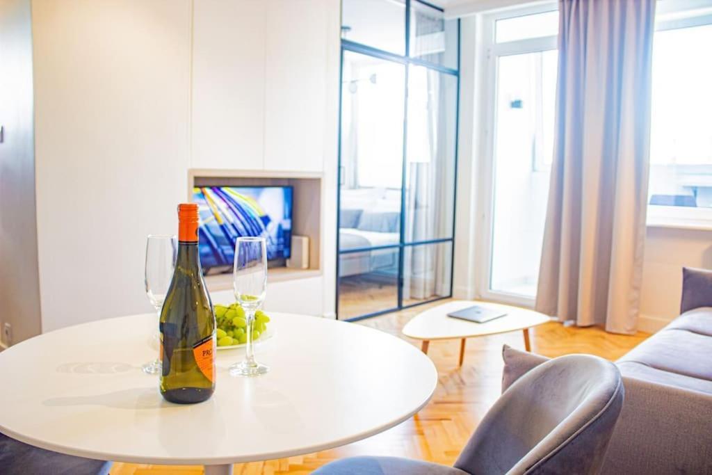 Central Apartment With Balcony And Views, Old Town, Metro Varšava Exteriér fotografie